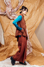 Load image into Gallery viewer, AW25 AIJA COWL VEST TOP - TOFFEE TWILL