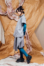 Load image into Gallery viewer, AW25 AKEMI RUCHE BOX TOP - DOVE PLAID