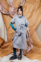 Load image into Gallery viewer, AW25 AKEMI RUCHE BOX TOP - DOVE PLAID