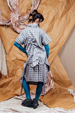 Load image into Gallery viewer, AW25 AKEMI RUCHE BOX TOP - DOVE PLAID