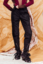 Load image into Gallery viewer, AW25 ANRI FLARE ZIP PANTS - OBSIDIAN