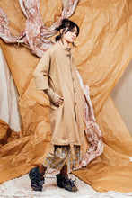 Load image into Gallery viewer, AW25 SAIGE LONG RUCHE JACKET - CAMEL