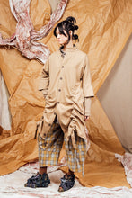 Load image into Gallery viewer, AW25 SAIGE LONG RUCHE JACKET - CAMEL
