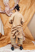 Load image into Gallery viewer, AW25 SAIGE LONG RUCHE JACKET - CAMEL