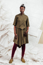 Load image into Gallery viewer, SL25 SUKI SHORT POCKET TOP - KHAKI RIB