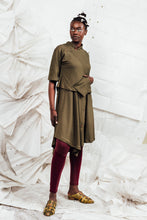 Load image into Gallery viewer, SL25 SUKI SHORT POCKET TOP - KHAKI RIB