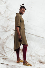 Load image into Gallery viewer, SL25 SUKI SHORT POCKET TOP - KHAKI RIB