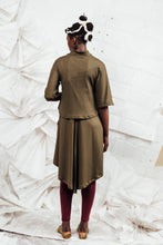 Load image into Gallery viewer, SL25 SUKI SHORT POCKET TOP - KHAKI RIB