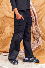 Load image into Gallery viewer, AW25 ANRI FLARE ZIP PANTS - DENIM