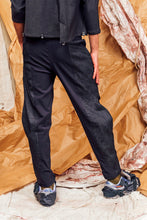 Load image into Gallery viewer, AW25 ANRI FLARE ZIP PANTS - DENIM