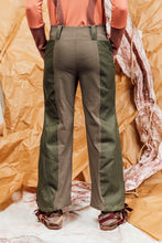Load image into Gallery viewer, AW25 ANRI FLARE ZIP PANTS - FOREST KHAKI