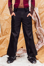Load image into Gallery viewer, AW25 ANRI FLARE ZIP PANTS - OBSIDIAN