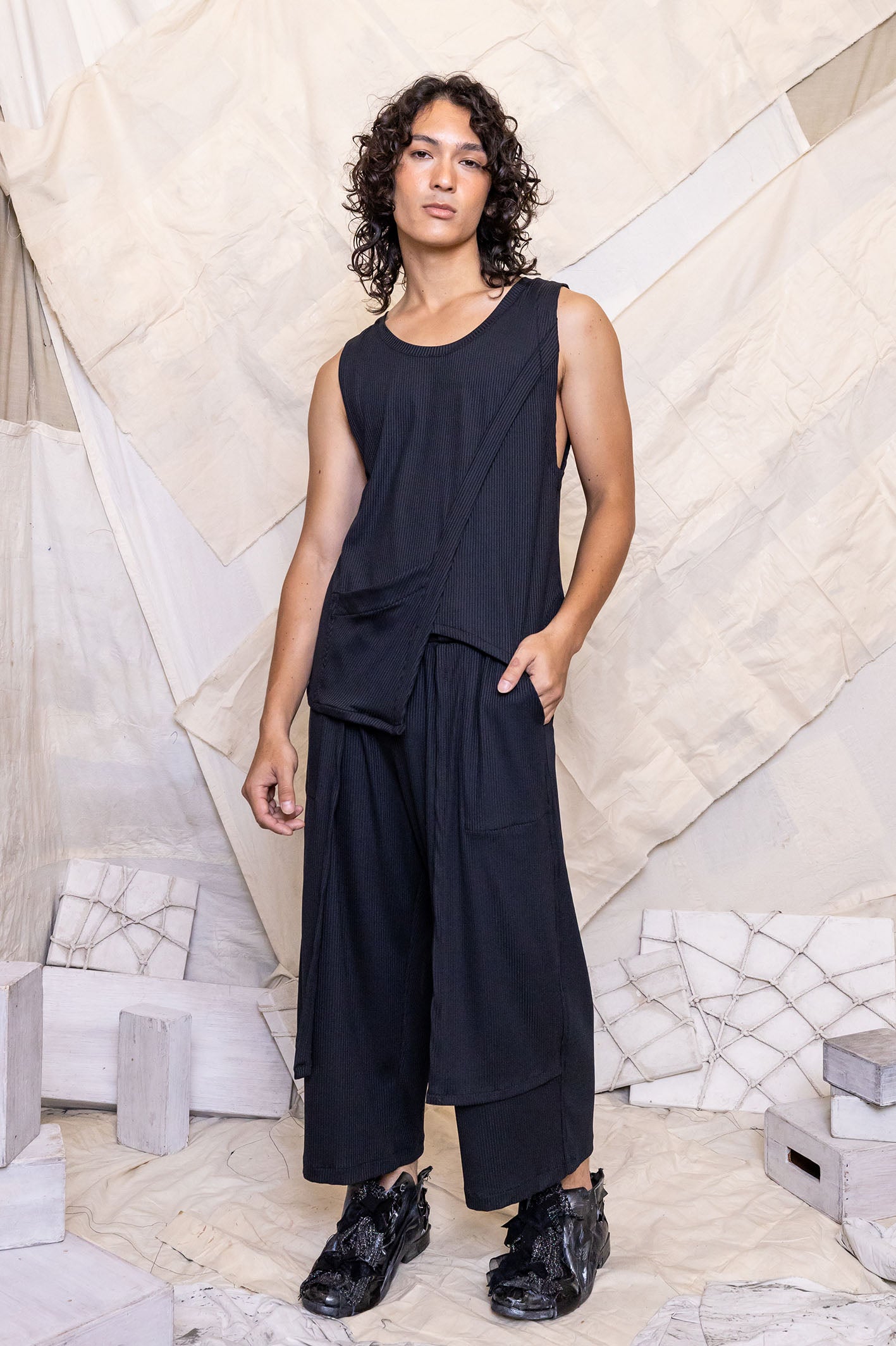 RS25 BODHI ASYMMETRIC TANK - OBSIDIAN RIB