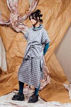 Load image into Gallery viewer, AW25 AKEMI RUCHE BOX TOP - DOVE PLAID