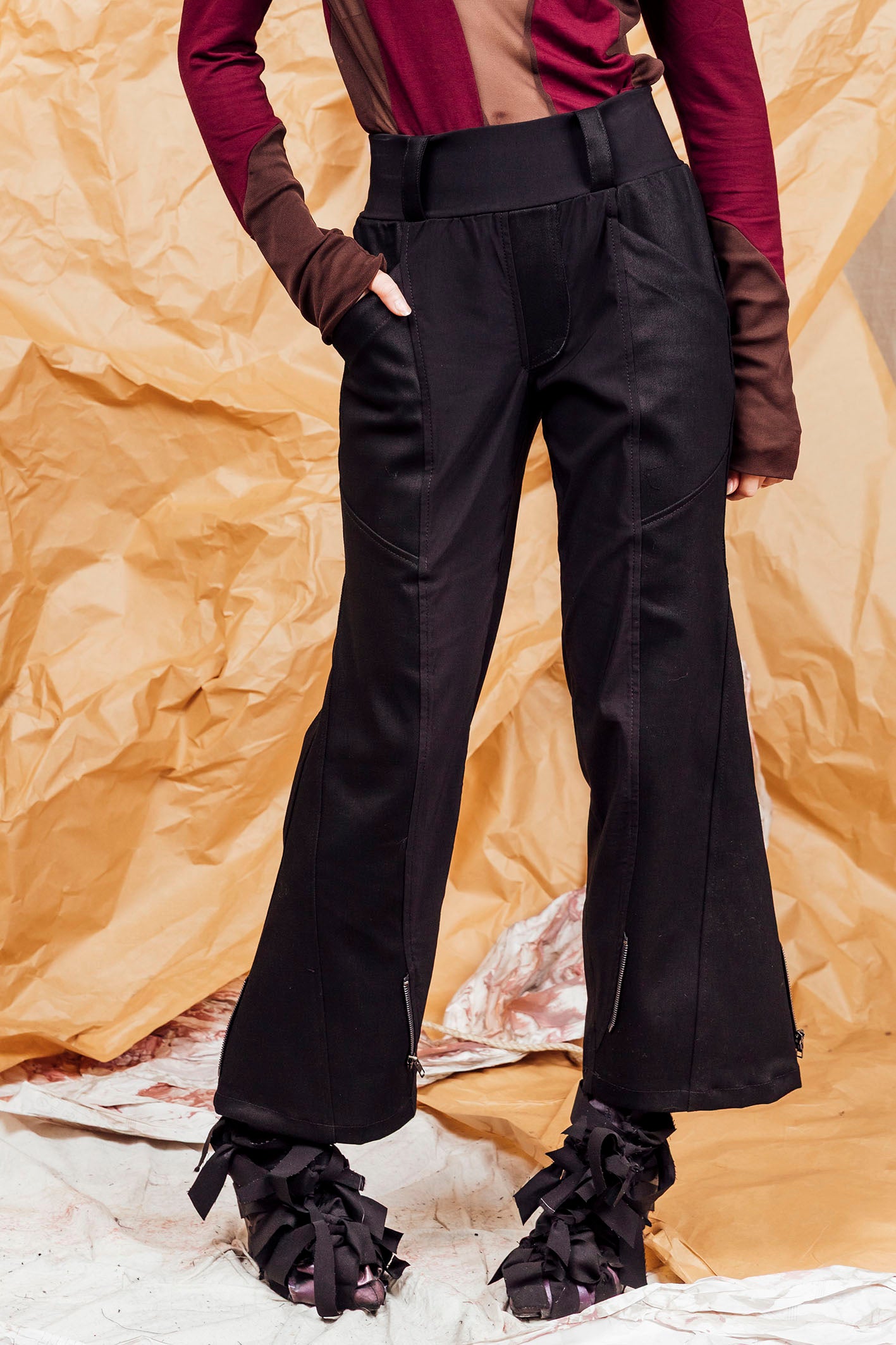 AW25 ANRI FLARE ZIP PANTS - OBSIDIAN