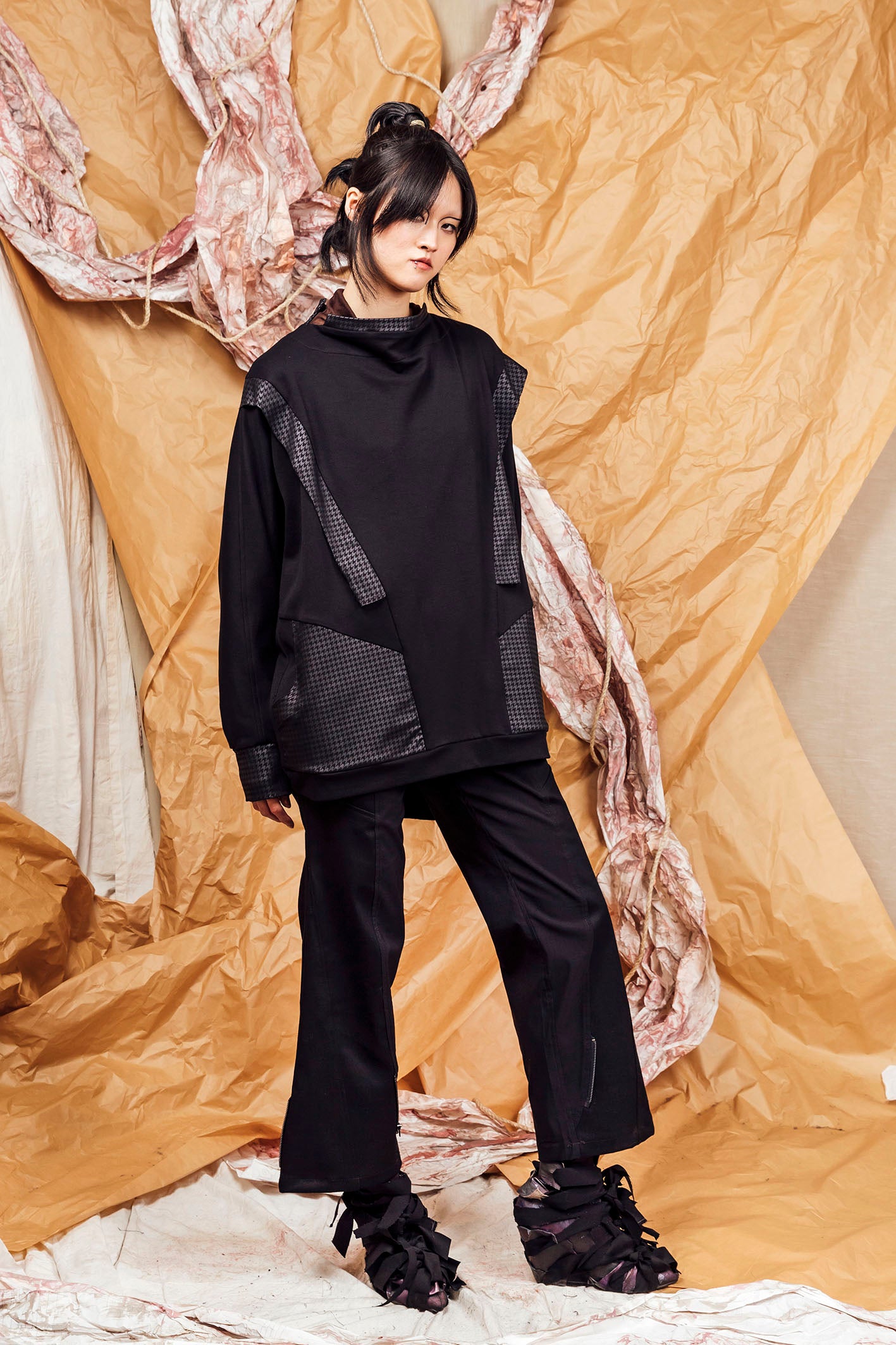 AW25 KORI PANEL COWL JUMPER - ONYX HOUNDSTOOTH