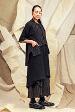 Load image into Gallery viewer, SL27 MIKO SHORT JACKET - ABSTRACT CHARCOAL