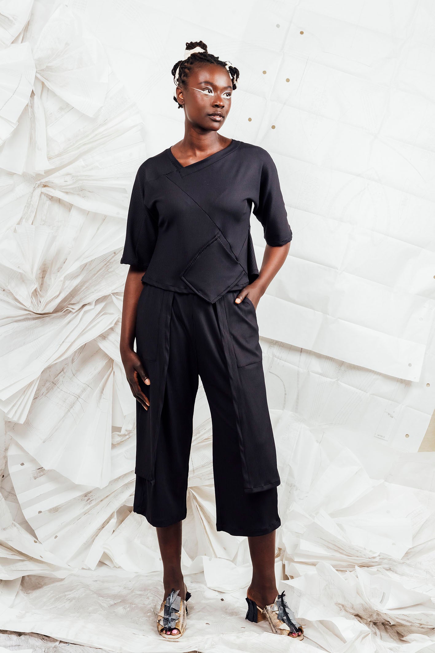 SL25 SUKI SHORT POCKET TOP - OBSIDIAN RIB