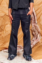Load image into Gallery viewer, AW25 ANRI FLARE ZIP PANTS - DENIM