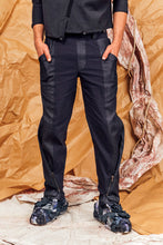 Load image into Gallery viewer, AW25 ANRI FLARE ZIP PANTS - DENIM