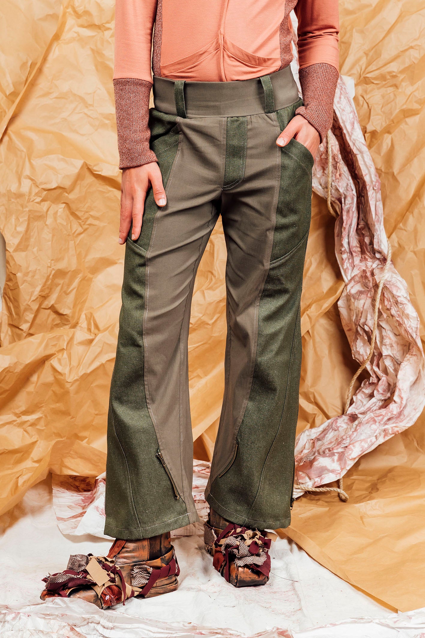 AW25 ANRI FLARE ZIP PANTS - FOREST KHAKI