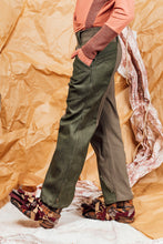 Load image into Gallery viewer, AW25 ANRI FLARE ZIP PANTS - FOREST KHAKI