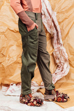 Load image into Gallery viewer, AW25 ANRI FLARE ZIP PANTS - FOREST KHAKI