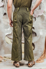 Load image into Gallery viewer, AW26 IDRIS FLARE ZIP PANTS - FOREST KHAKI