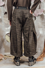 Load image into Gallery viewer, AW26 LYNDON BUTTON FLARE PANTS - UMBER TWEED