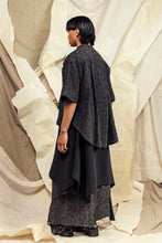 Load image into Gallery viewer, SL27 MIKO SHORT JACKET - ABSTRACT CHARCOAL