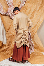 Load image into Gallery viewer, AW25 SAIGE LONG RUCHE JACKET - CAMEL